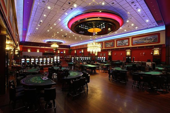 Piggies and the Wolf online slot